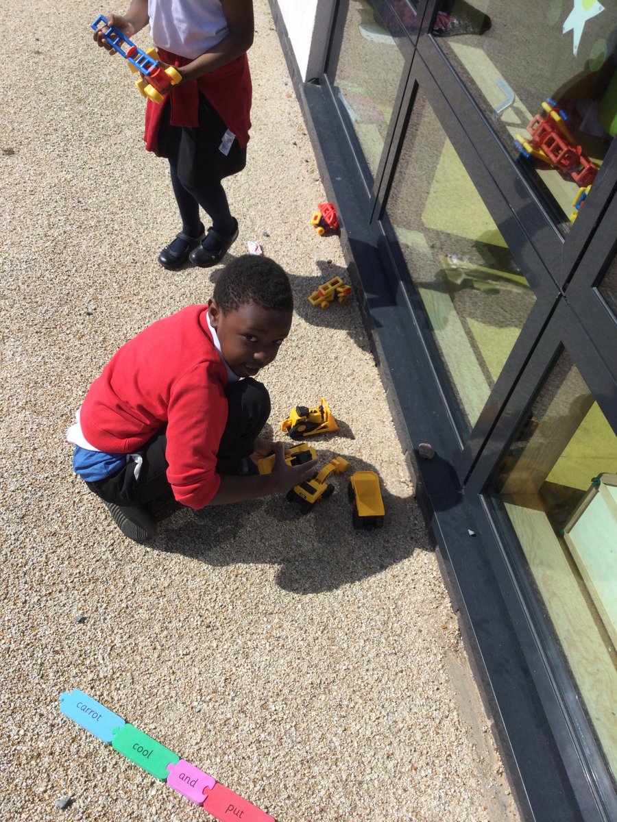 SchoolHillside1's tweet photo. #P2LWHillside had a lovely time playing in the sunshine together this afternoon☀️ https://t.co/6FXI7m64FJ