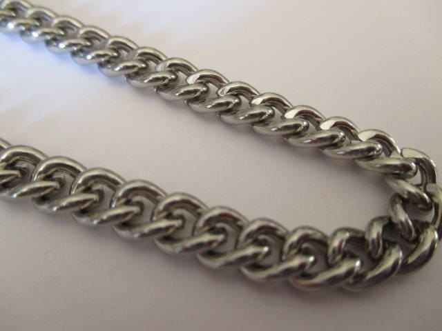 BySupply1's tweet photo. Chain Small Silver Plated Fashion Curb Iron Chain by the foot, 8mm by 6mm 1 Foot Length by BySupply https://t.co/kMoOAoFoUU #Etsy #bysupply #NecklaceChain https://t.co/NCRfGKWsaQ