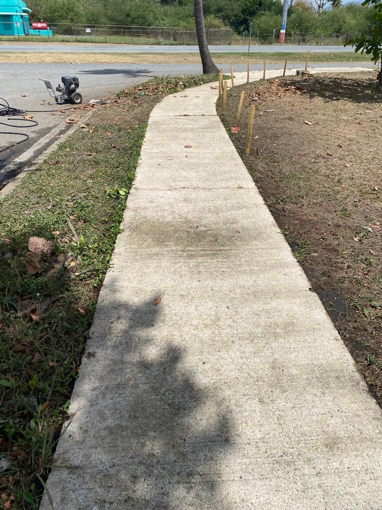 MHumacao's tweet photo. Brigadas de la Oficina de Manejo de Emergencias llevan a cabo trabajos de limpieza en diferentes zonas del Balneario de Punta Santiago. https://t.co/SJbPn0hjen