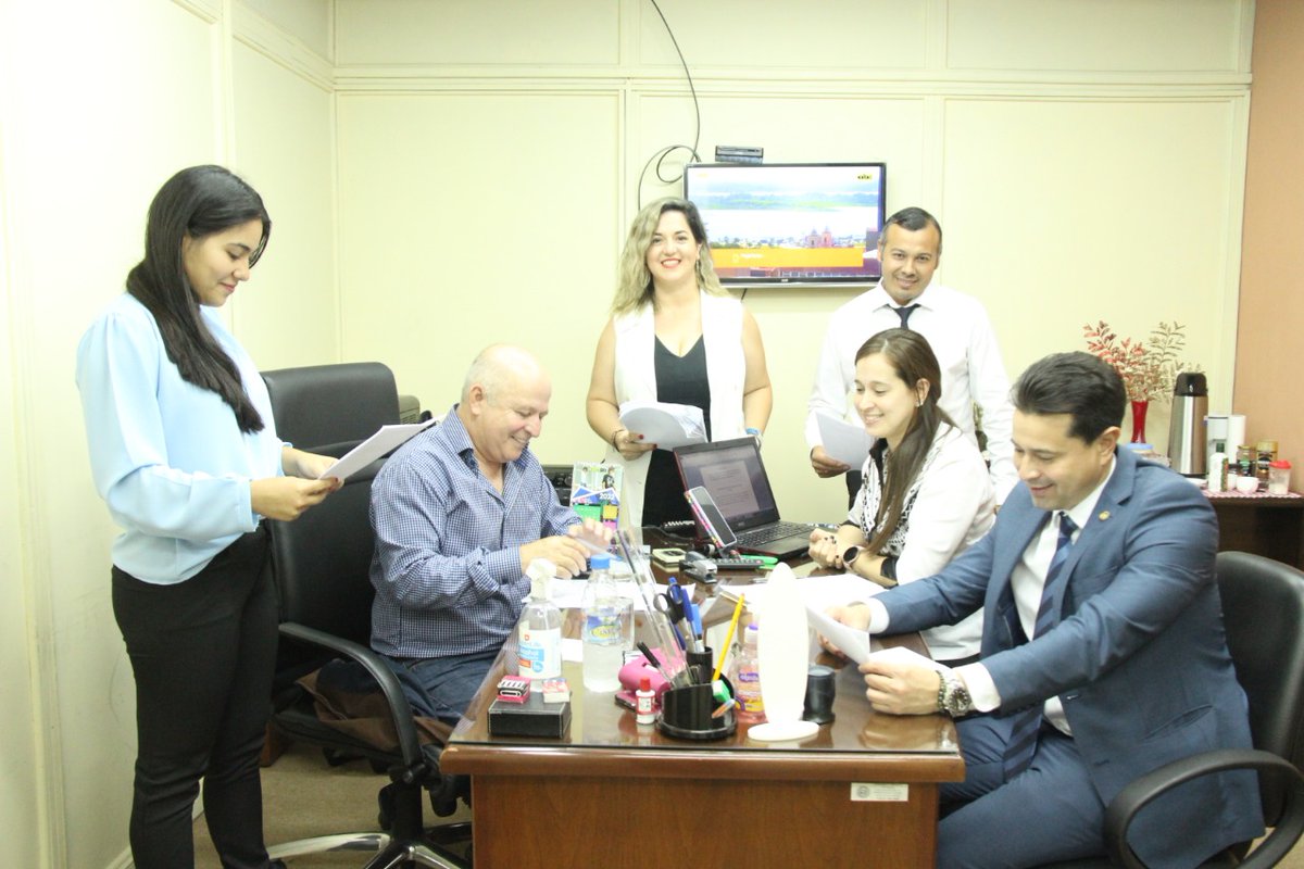 Peticiones, Poderes, Reglamento y  Redacción, que preside el Diputado <a href="/DipTrinidadM/">Manuel Trinidad Colmán</a>.

Tema:Proyecto de declaración “Que insta al Instituto de Previsión Social  (IPS), a arbitrar los mecanismos necesarios para la reactivación de su laboratorio de producción de medicamentos”.