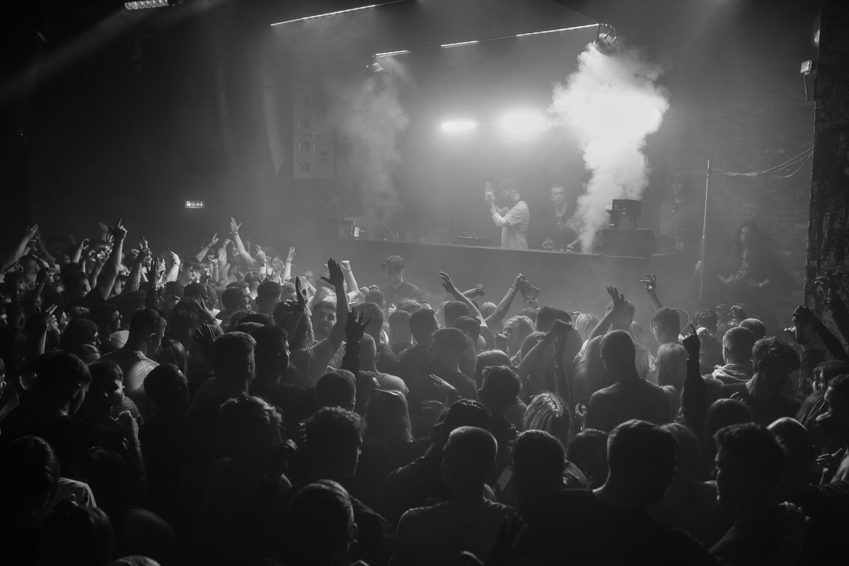 theloftsne1's tweet photo. Resident @JonnyBurnDJ1 took the roof off on Friday night. https://t.co/b0g0stEDRW
