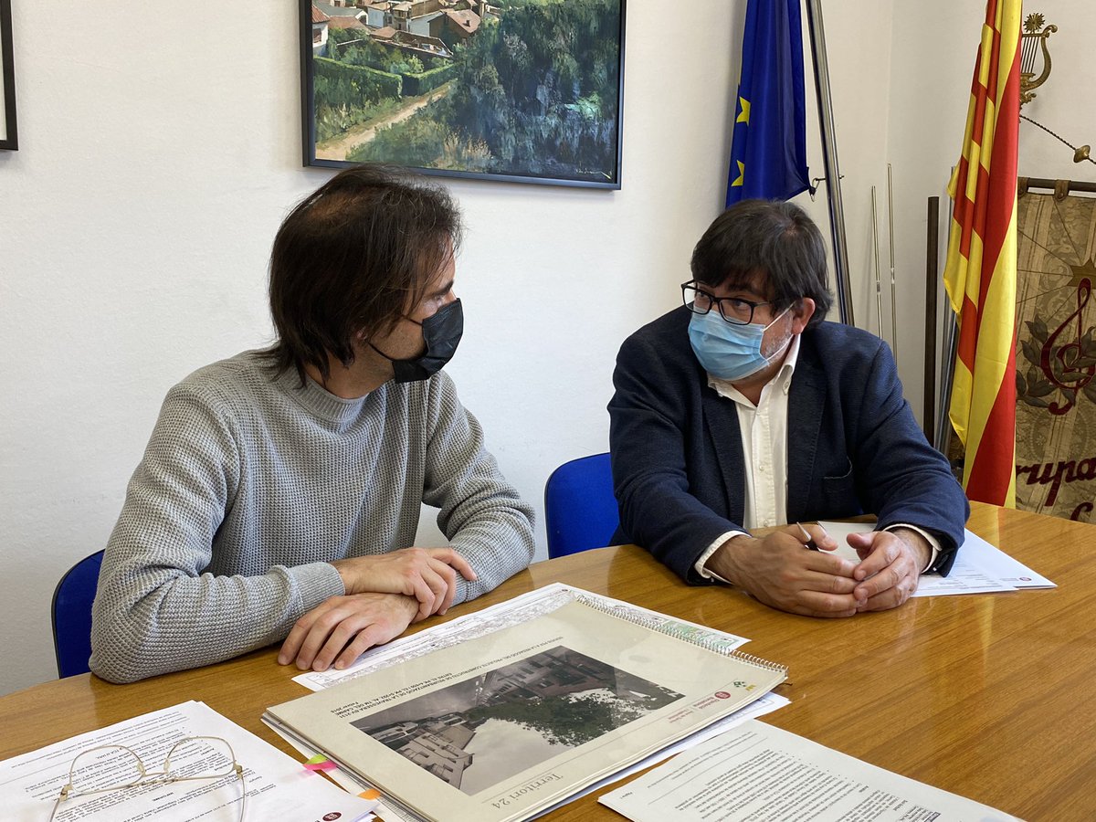 PerePons11's tweet photo. Amb l’alcalde de @ajcarme Marc Sánchez hem planificat l’actuació prevista de pacificació del trànsit i millora de la seguretat vial de la travessera BV-2131 #carreteresDiba https://t.co/CADSPCOmsF