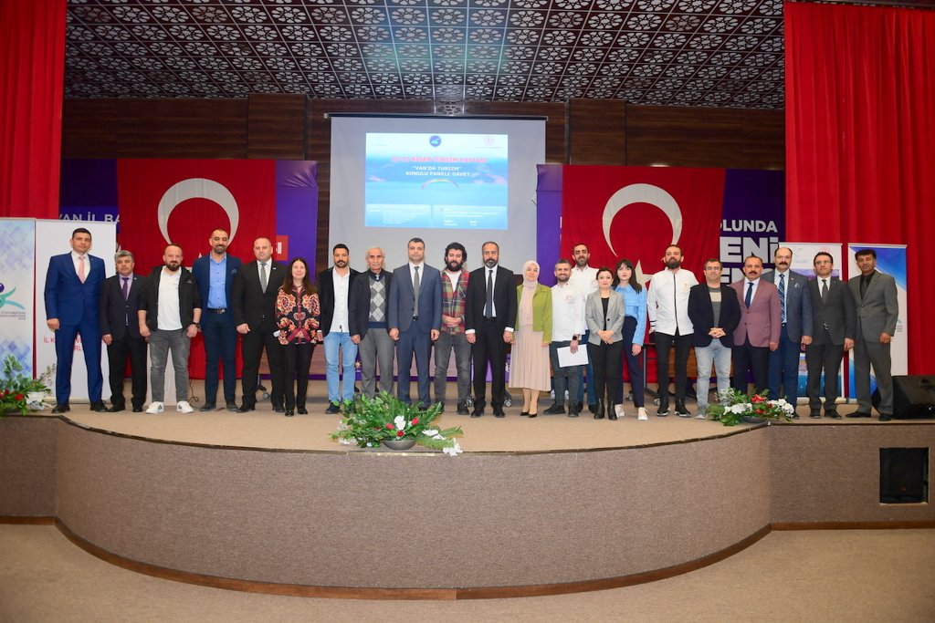 Turizm Haftası etkinlikleri kapsamında İl Müdürlüğümüz ve YYÜ Turizm Fakültesinin düzenlediği "Van'da Turizm" konulu panel gerçekleştirildi.
<a href="/TCKulturTurizm/">T.C. Kültür ve Turizm Bakanlığı</a> <a href="/tcvanvaliligi/">T.C. Van Valiliği 🇹🇷</a> <a href="/eroluslum/">Erol Uslu</a>