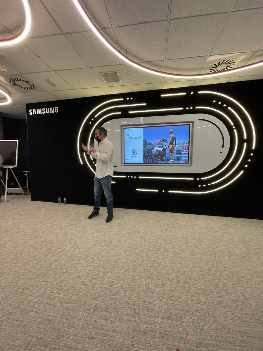 Hoy sesión presencial del full mastery @Virtual_Vgers con <a href="/twi_mar/">Dr. Mar Gonzalez-Franco</a> en #5gvodafonelab 👏🏻👏🏻👏🏻 
#Metaverso #vr #ar