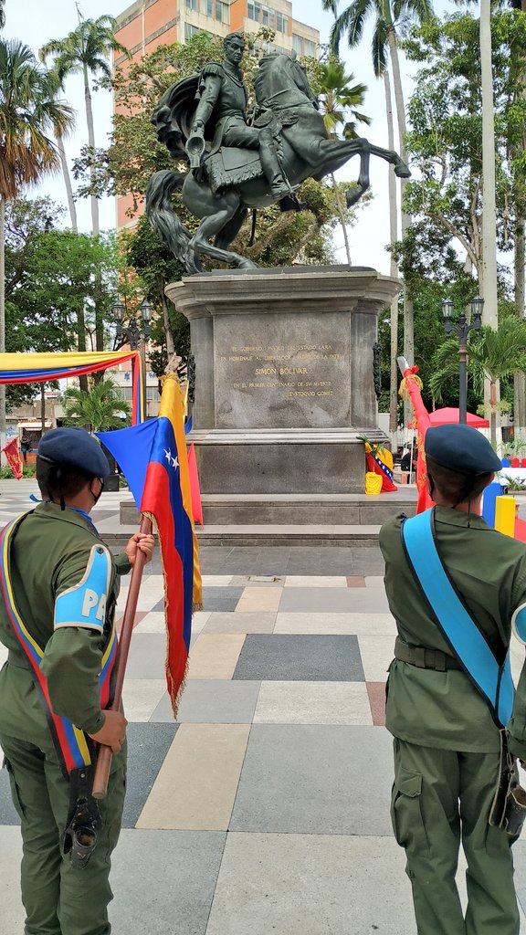 #19Abr |🇻🇪 Desde la imponente Plaza Bolívar de #Barquisimeto alcalde <a href="/LuisJonasReyes/">Luis Jonás Reyes</a> junto a poderes públicos, organismos policiales y militares conmemoran el 212 Aniversario del inicio del Proceso de la Independencia.
@libertad003 <a href="/avnve/">Agencia Venezolana de Noticias</a>
#GritoAntiimperialista
#NaGuaraLuisJonas
