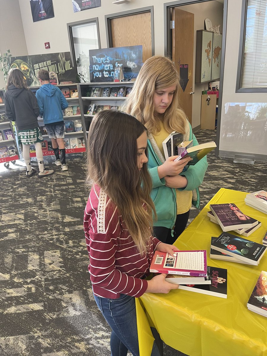 MCMS_Lenfestey's tweet photo. Shopping the @Scholastic #BOGObookfair today! #MCMSmustangs love their books! https://t.co/VJIEQdhezh