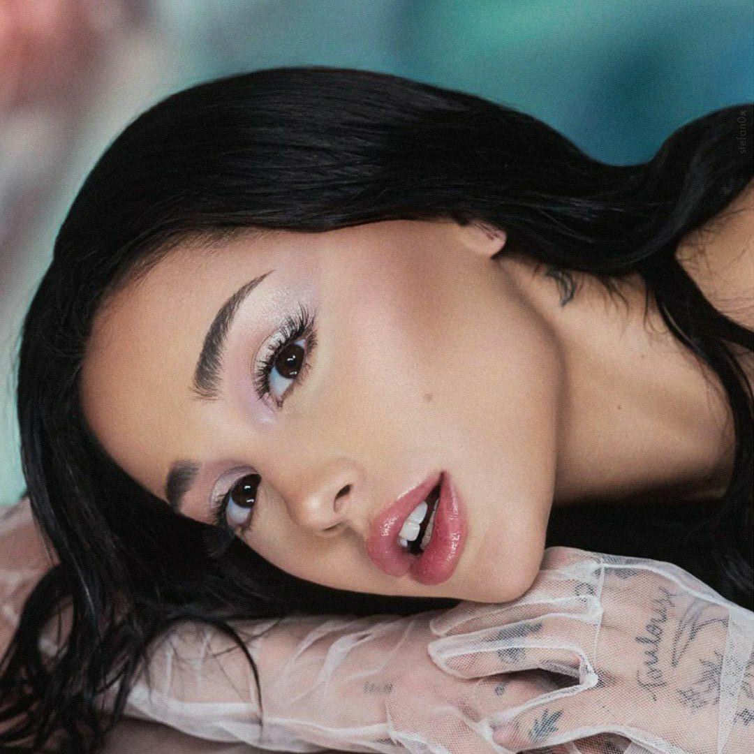 arianarchivee's tweet photo. ariana grande is ethereal https://t.co/U0EfV0poRA