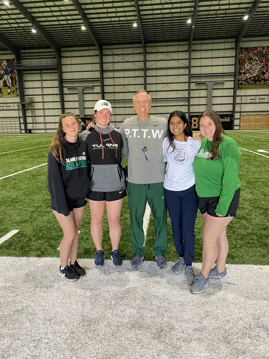 CoachWEFritz's tweet photo. Green Wave football appreciates all of the dedication and hard work by these young ladies over the years!! Thank you Kennedy, Jenna,Bella and Payton! Best of luck and roll wave! https://t.co/BnjvSghRLt