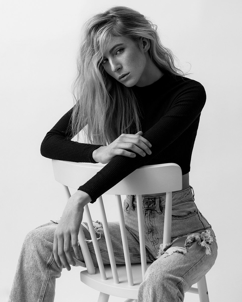 walkercorl's tweet photo. Model: ellieehammond
Photographer: WalkerCorl
Follow me on IG https://t.co/tzXQKsdC6E

#dcmodel #dcmodels #dcphotographer #dcphotography #dmvphotographer #dmvmodel #dmvmodels #photography #photoshoot #studiophotographer https://t.co/OVQVzMExSn