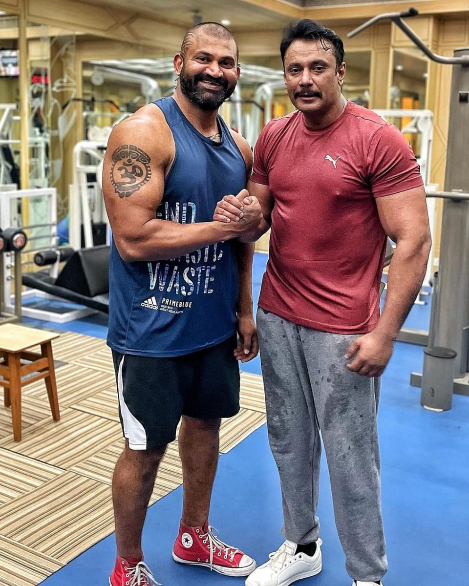 Dcompany171's tweet photo. Kranti Load-ing 🔥💥
@dasadarshan #DBoss 

#Kranti #Boss #ChallengingStarDarshan #BoxOfficeSulthan #BossOfSandalwood https://t.co/5OQ985B9kf