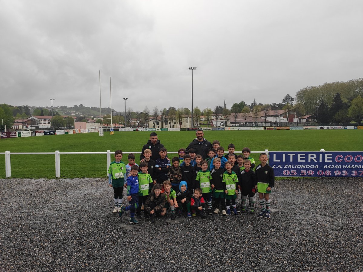 Un grand merci <a href="/yanndavid13/">YannDavid</a> pour ta gentillesse et ta disponibilité. Ta présence au stage de <a href="/seb_rouet/">Séb rouet</a> a fait la joie des petits! #GoraPerdiak #Rugby