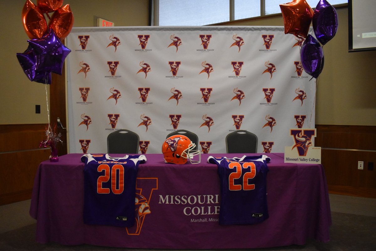 Rgibson_2003's tweet photo. All thanks to God for blessing me. My parents,brothers &amp; sisters for being there every single step, pushing,supporting and all my past coaches.
I am officially committed to continue my education &amp; football career at Missouri Valley. @CoachPaulTroth @MovalFootball #valleywillroll https://t.co/GmAeIh99qG