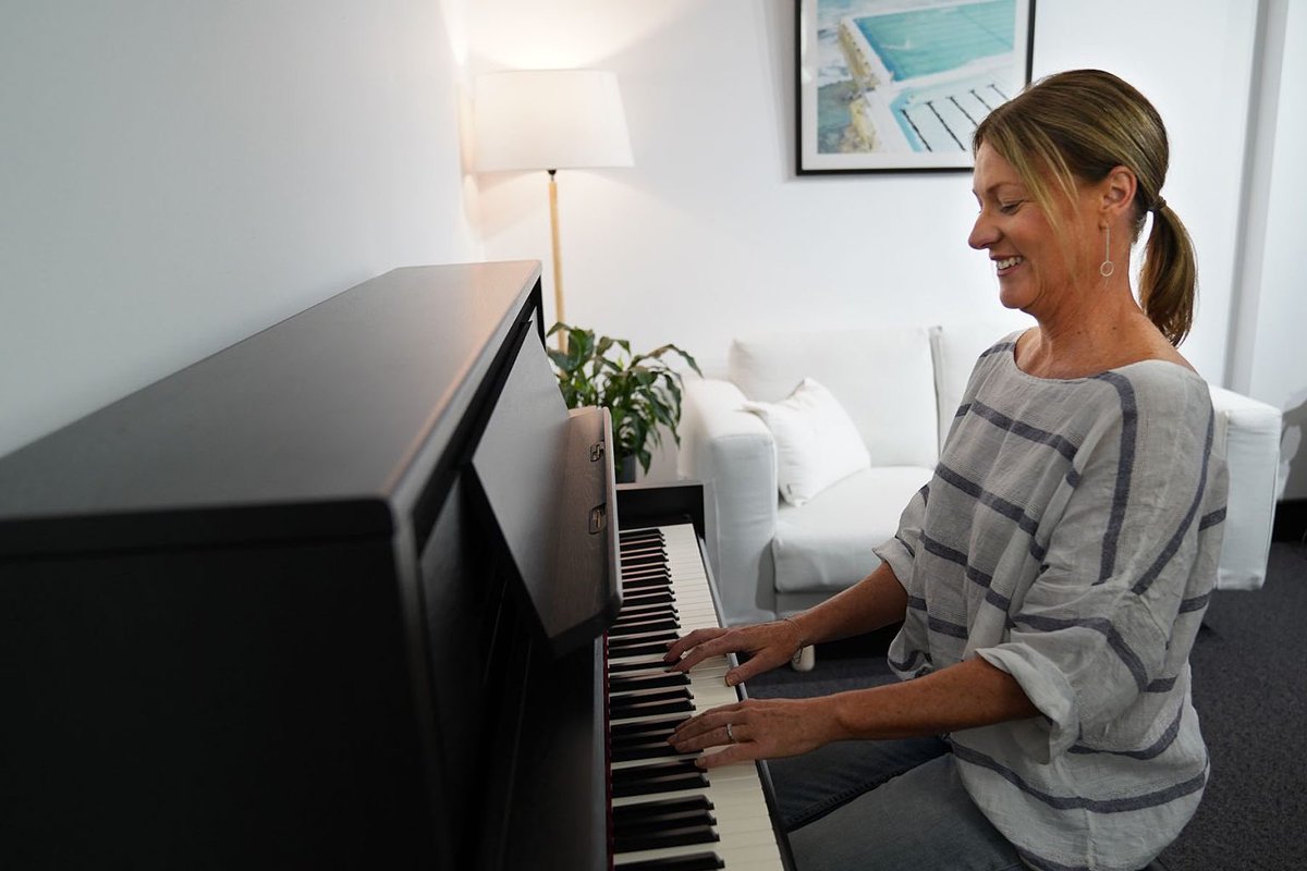 MeridianMusic3's tweet image. “The hardest thing about learning to play piano as an adult is actually starting”, says Fiona Parish. This article follows her on her musical journey to playing piano. More on @RolandGlobal: bit.ly/3JTI7gf #MeridianMusicCompany #LearningAnInstrument #PlayingPiano #Roland