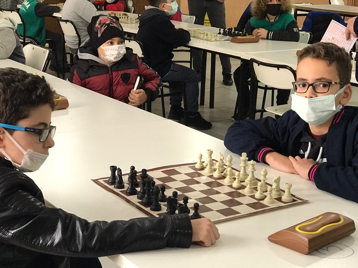 Satrançta harika başarı.İlçe turnuvasında 5 maçın 4'ünü kazanan 4/A sınıfından Başar Sarı ilçe üçüncüsü oldu. <a href="/hknkadi/">Hakan Kadı</a> <a href="/ismailbas67/">İsmail BAŞ</a> <a href="/caycumailcemem/">Çaycuma İlçe Milli Eğitim Müdürlüğü</a> <a href="/zuleyhaaldogan/">Züleyha Aldoğan</a> @il_milli <a href="/fatiherdalylmz/">Erdal Yılmaz</a> nebiogluilkokulu.meb.k12.tr/icerikler/satr…