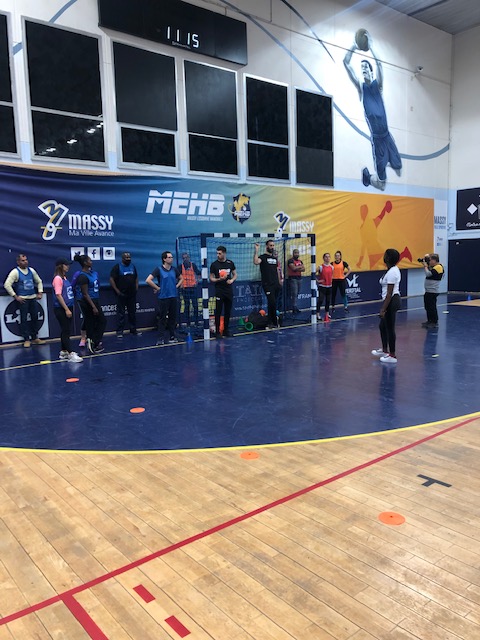 OZ_Pole_Emploi's tweet photo. Pôle Emploi de Palaiseau et le Massy Essonne Handball MEHB club en partenariat pour la 1ère édition du HandEmploi. Recruter à travers les valeurs du sport, une belle initiative à renouveler. Merci au Club MEHB, aux recruteurs et candidats présents qui ont joués le jeu ! #MEHB https://t.co/fsLcj4O4HM