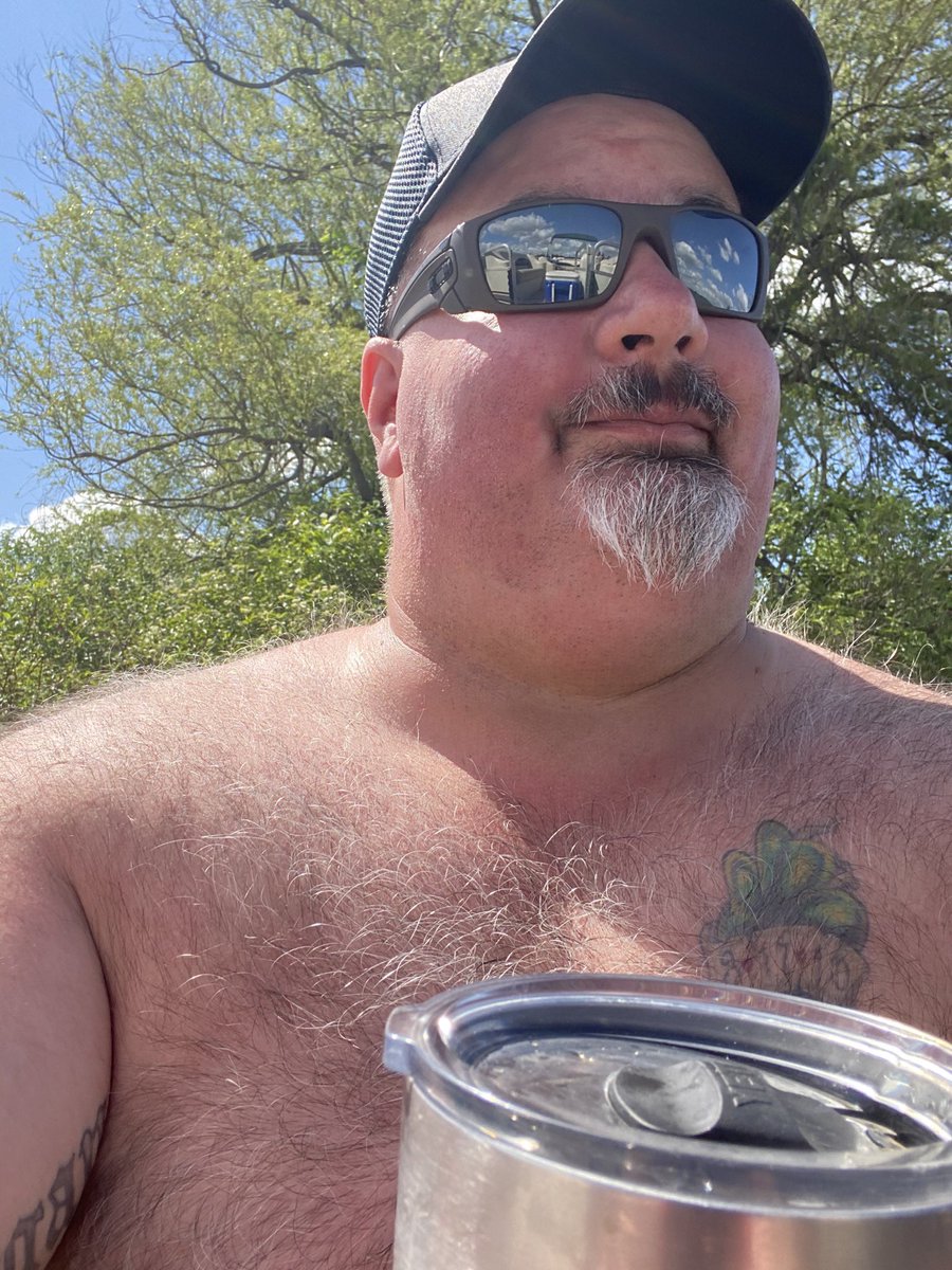 MikeMoody77's tweet photo. Dreaming of sunny days. I can’t wait to drink a tall Captain and Coke on the lake!!! https://t.co/ufOORbpTqQ