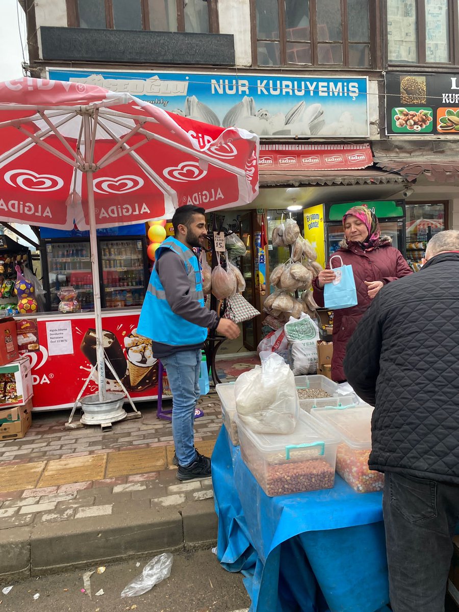 AK Gençlik Yanınızda! 😎

Siz evlerinize yetişemezseniz biz size yetişiriz 💪

#iftara5kala⏳ programımız kapsamında yönetim kurulu üyelerimiz ile birlikte iftara yetişemeyen vatandaşlarımıza ikramlarda bulunduk. 🤗

#Ramazan