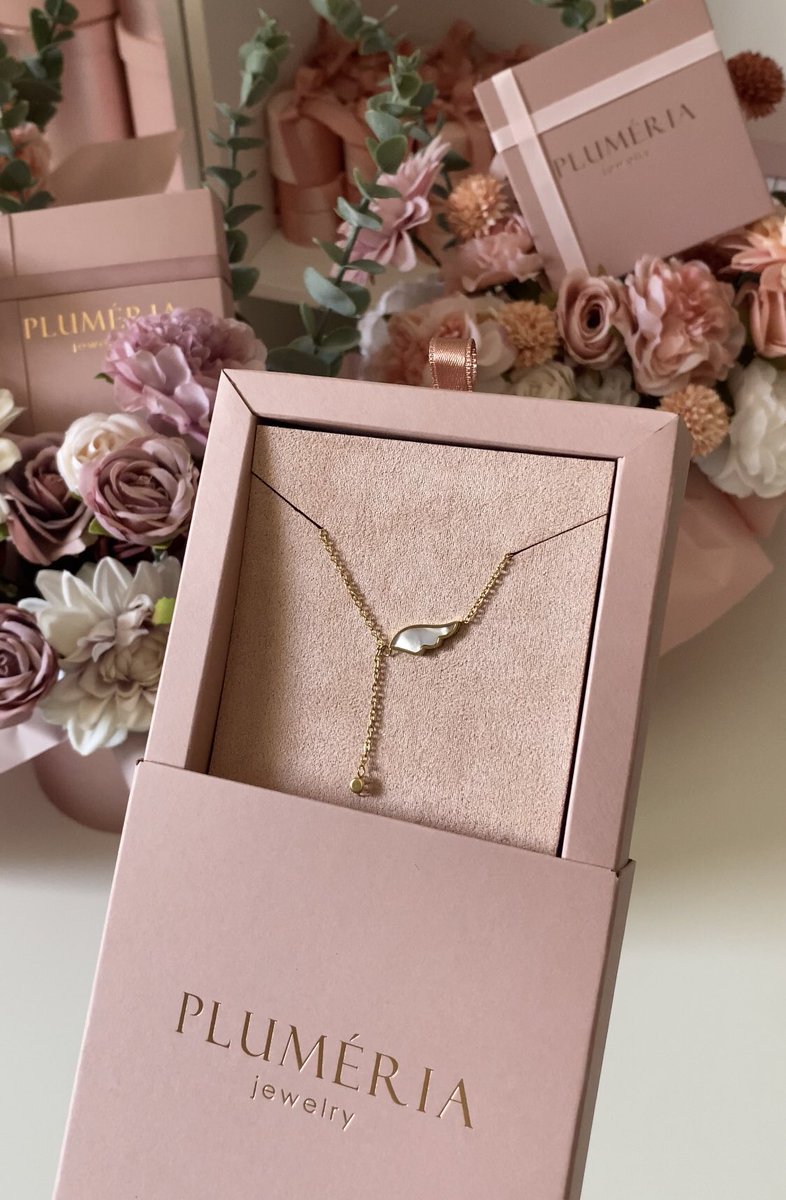 قلادة الجناح / مطلية ذهب