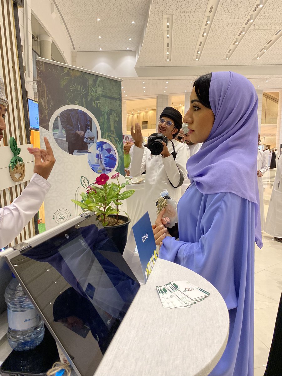 RASUKALH's tweet photo. تشرفنا بزيارة خولة الحارثية 
لركن شركة رسكلة @KhaulaAlHarthy 🌟

@injaz_oman @sa_asu_om 
#إنجاز_عمان 
#رسكلة https://t.co/up0qgerneJ