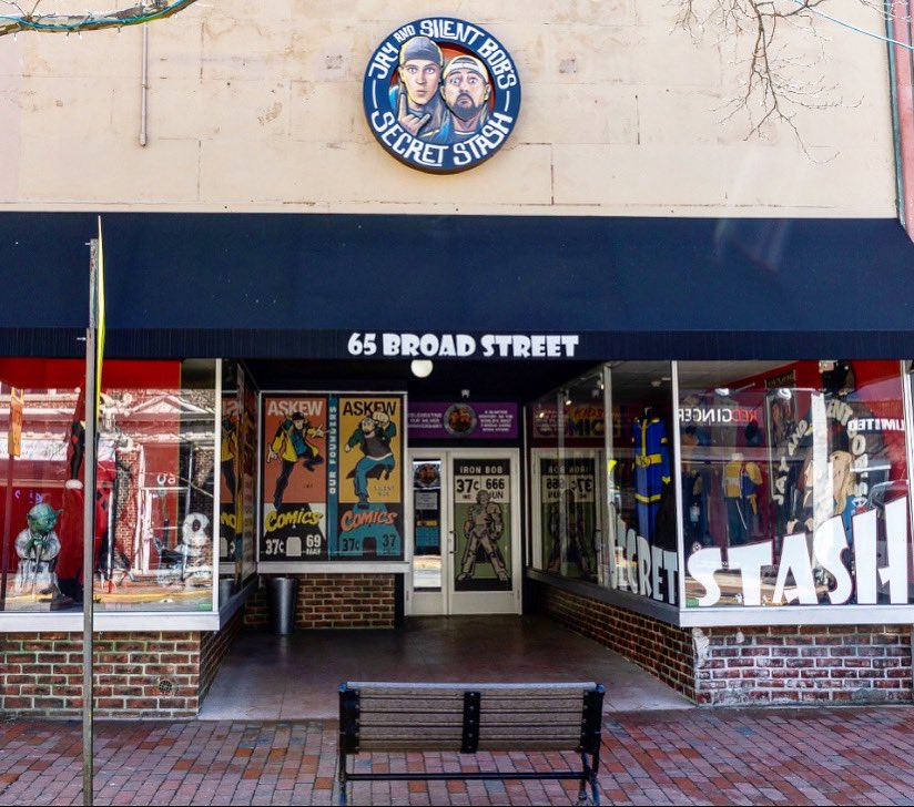 The_SecretStash's tweet photo. MAY 7th and MAY 8th!! The Stash’s Silver Anniversary Bash will begin right here with a FIRST in our 25 years-young history! Join us for a super photo op with members of the Clerks &amp; Clerks II cast - &amp; much more! Reservations + more info about the Bash: https://t.co/9yIT9IQNZn https://t.co/siHQ8cf1xz