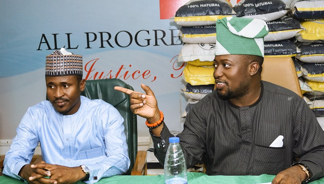 callmesammylex's tweet photo. Yes my namesake for youths!!!
APC national youth leader, Hon Dayo Isreal currently having meeting with the leaders of all APC Groups @dayoisrael
#dayo4youths
#dayoisok
#forgreatness https://t.co/2dxWSaKtx4
