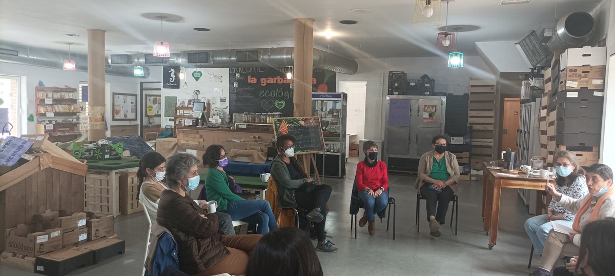 Pilarfgil's tweet photo. hoy las #Cooperativas de #Vallecas tomamos el #CafeCoop en @LaGarbancitaEco una Cooperativa que fomenta el consumo responsable agroecológico. Corresponsabilidad compartida @FecomaMadrid #Tosande @comala_s @Trabenco @gredossandiego @AhaCooperativa https://t.co/egnbP3DIMl