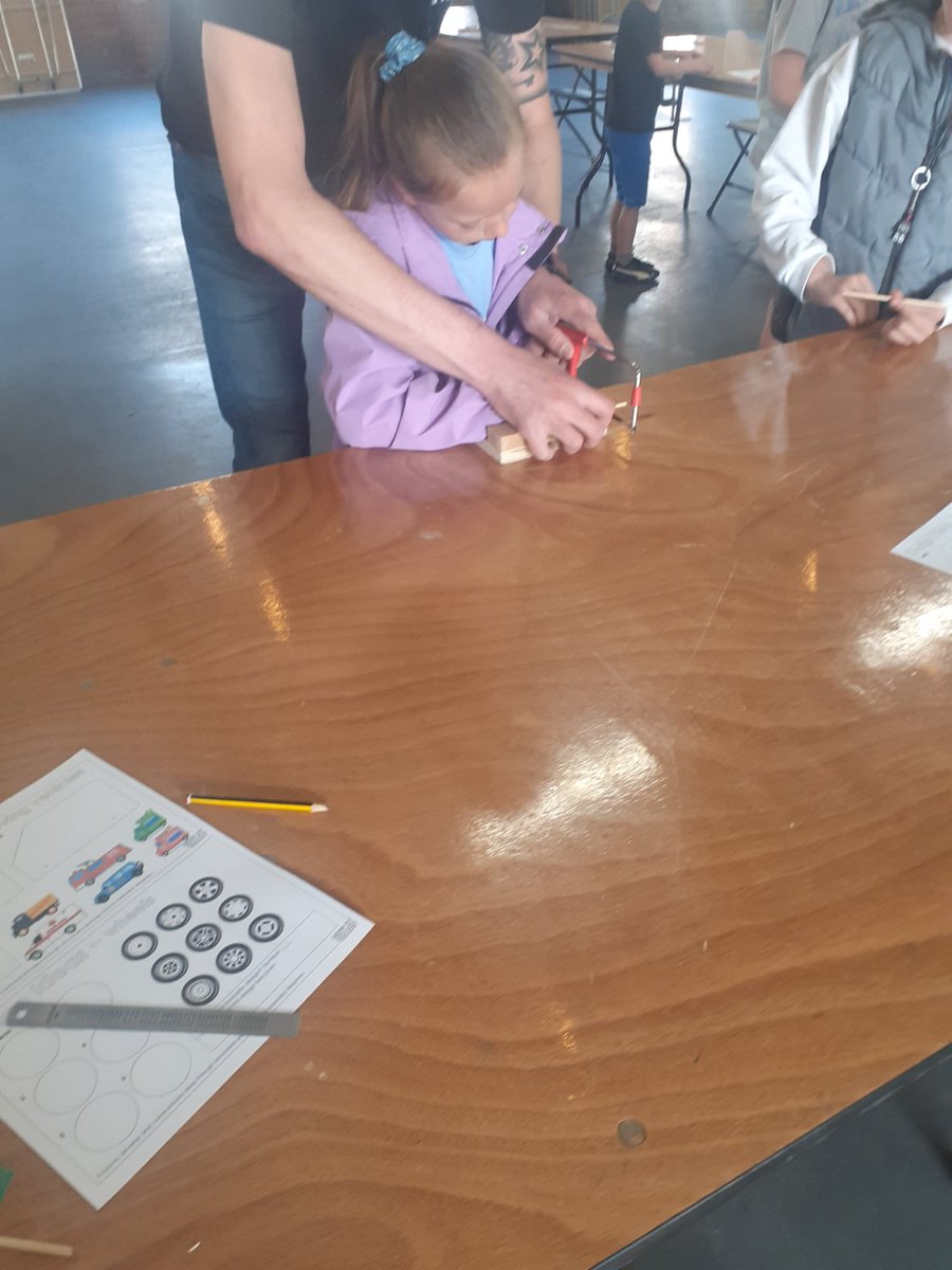 Em99435574's tweet photo. Lola had a fab time at @DiscoverElsecar with @heppdt. The staff was brilliant & so helpful. She still finishing it off at home. Also thanks to @churchfieldprim for sharing that how we knew it was on. #lifeskills #learning #art #heppdt https://t.co/IFOuanjQBQ