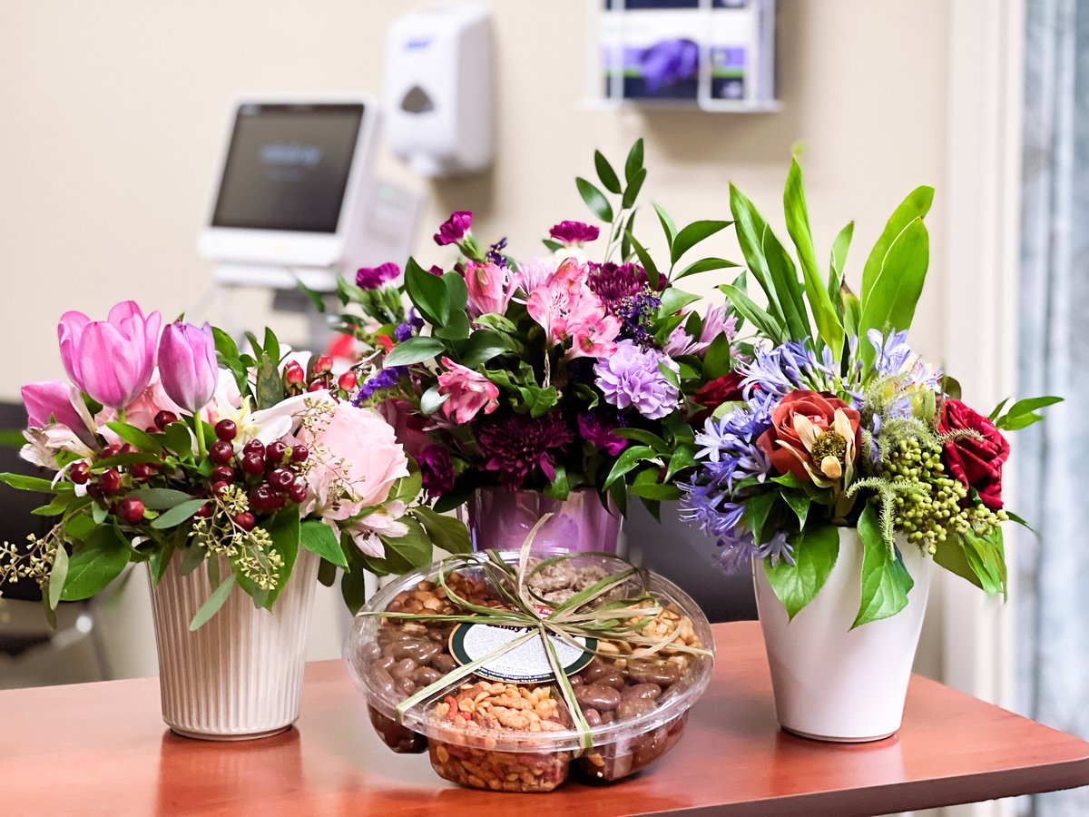We love that our patients have a good experience when they see us at The VIS Center in Fort Worth  😊  A recent patient went out of their way to provide our staff and providers with flowers after having a great experience with us during her minimally invasive procedure!