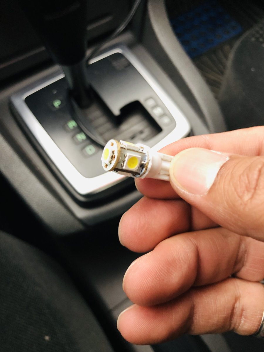 semsozkok's tweet photo. Aracımın park lambası yandı. Oto elektrikçiye gittim. “Bunlar özel üretim led. İki far icin 500 lira isterim” dedi. Kendim yapmaya karar verdim. Farı söktüm.
Özel üretim dediği bu👇Çifti 35 lira!
Bu ülkede pahalılık yok tavan yapmış ahlaksızlık var. Herkes melek tek suçlu devlet! https://t.co/JTUSajDkzZ