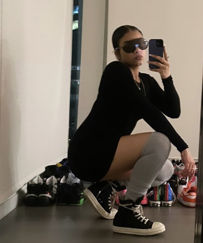 meanassmeena's tweet photo. perfection. 🖤✨ https://t.co/iBbEBRHyuK