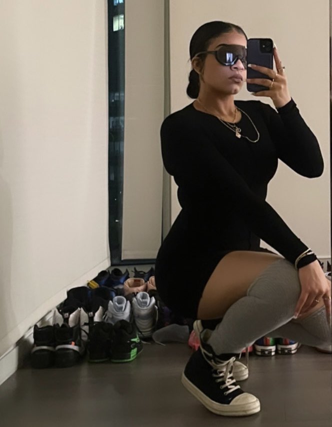 meanassmeena's tweet photo. perfection. 🖤✨ https://t.co/iBbEBRHyuK