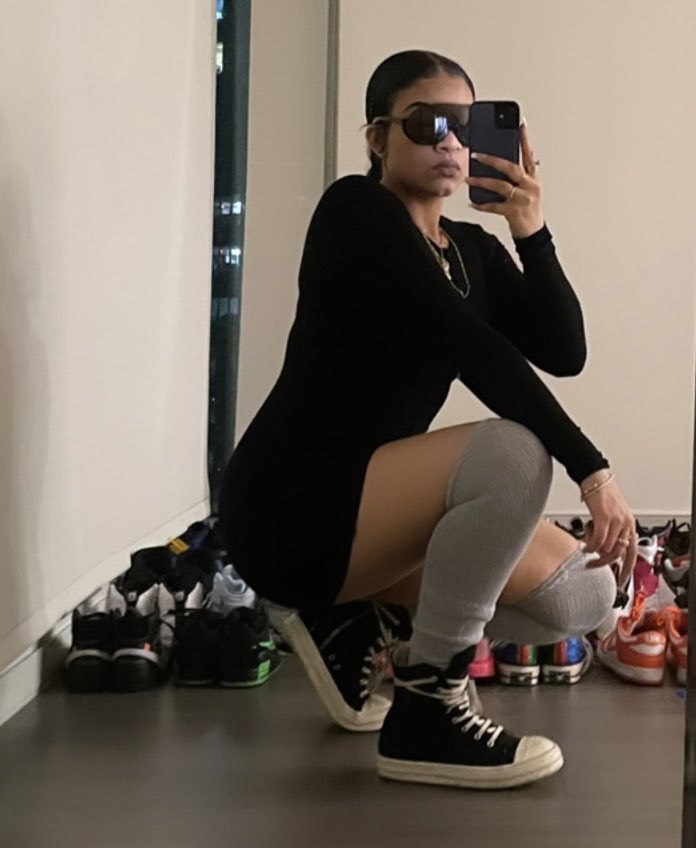meanassmeena's tweet photo. perfection. 🖤✨ https://t.co/iBbEBRHyuK