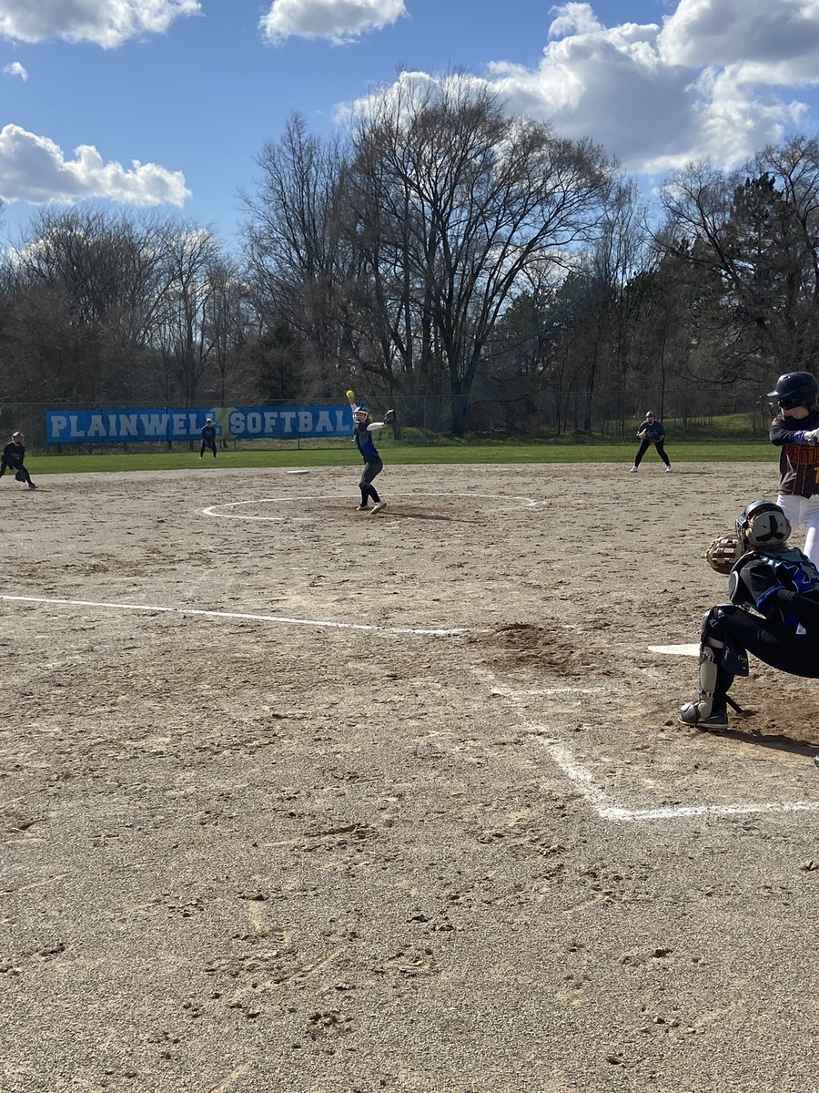 Emma B pitching against Galesburg, leading PHS to@a win.
#plainwelltrojans #plainwellsoftball