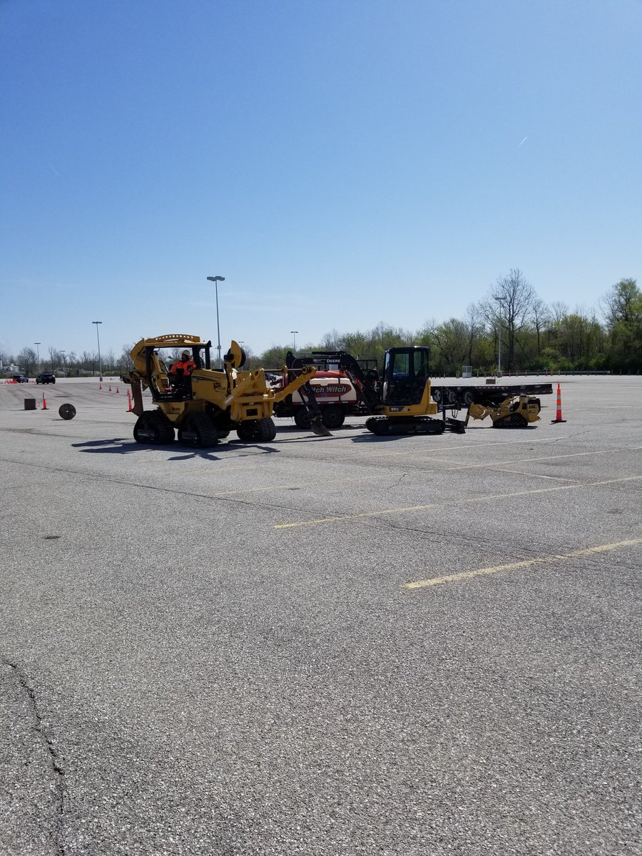 getzenhammer's tweet photo. Finished helping @BMF_STL setup for tomorrow's event at the @TheFamilyArena. It should be a good showing for the students. https://t.co/h3SbXdMY5y
