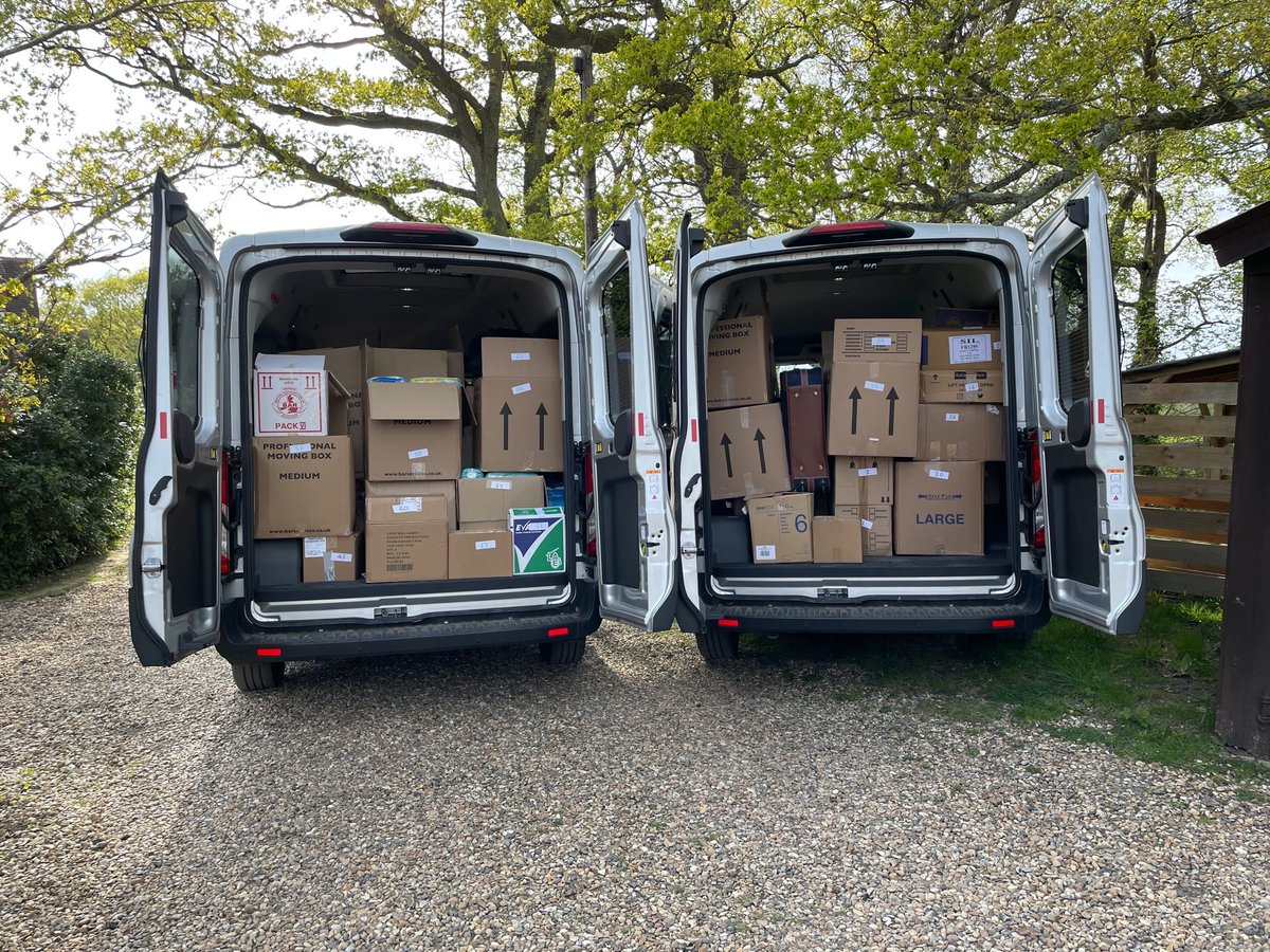 BeckmeadExpress's tweet photo. 1700 today: all done - two very full minibuses! Thanks again to EVERYONE who has given either money or supples. All set to depart for Poland tomorrow morning! https://t.co/BLr8vdLIME