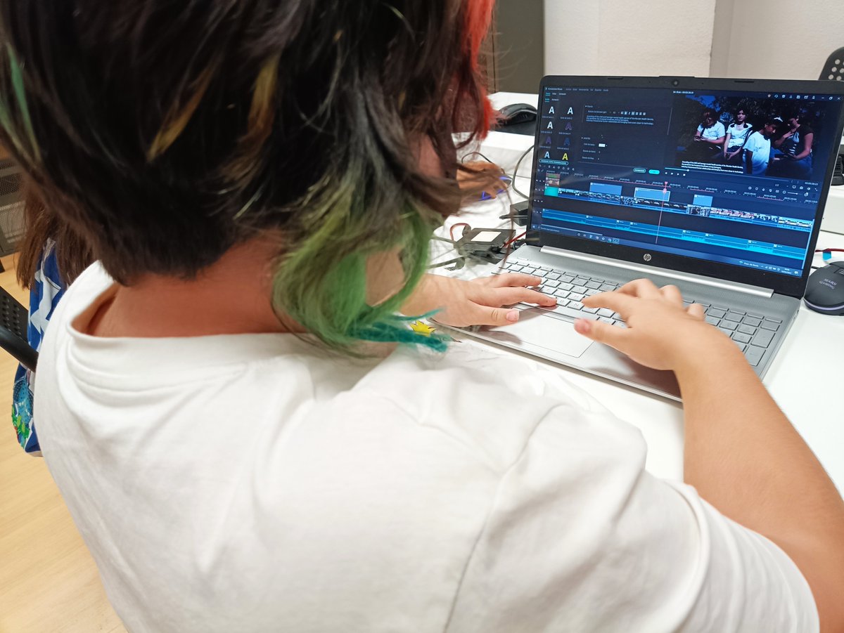 Team_Alt_F4's tweet photo. Editando el video... nos lo hemos pasado muy bien grabándolo 🥰 
@technovationmurcia  @talentostem  @technovation @mmmacademy #editando https://t.co/9Ipd2fZ2ZS