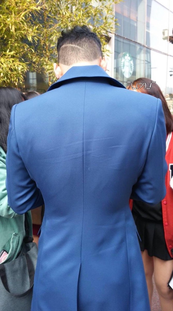 adorekwak's tweet image. Everytime i wonder how Baekho can carry all of NU'EST on his back and then i get reminded his back is HUGE