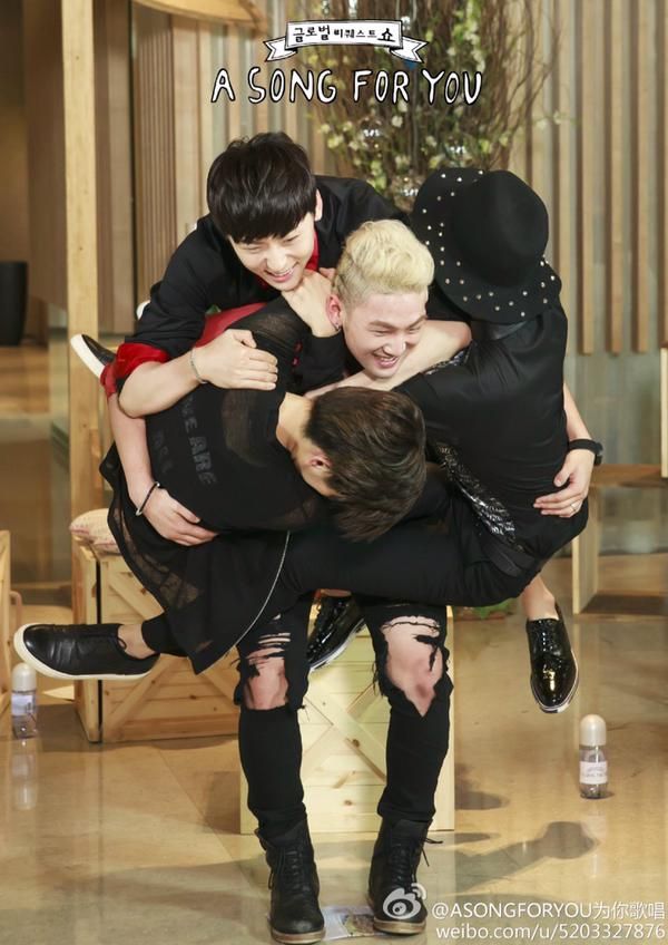 adorekwak's tweet image. Everytime i wonder how Baekho can carry all of NU'EST on his back and then i get reminded his back is HUGE