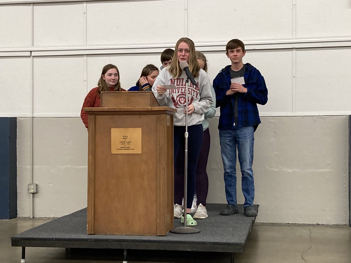 Here are some of ⁦<a href="/GreenfieldCHS/">Greenfield-Central</a>⁩ best emerging leaders presenting on their year in Youth Leadership Hancock County #gcsc