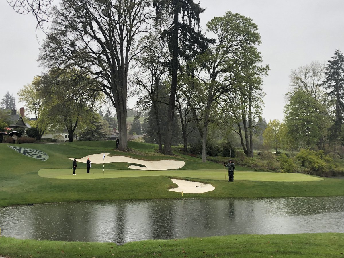 GoDucksMoseley's tweet photo. Got some #DuckWeather out at ECC today, as @DerekRadleyGolf calls it. @OregonWGolf is paired with OSU today, so these groups should be unperturbed. #GoDucks https://t.co/TZPXHo8Jzj
