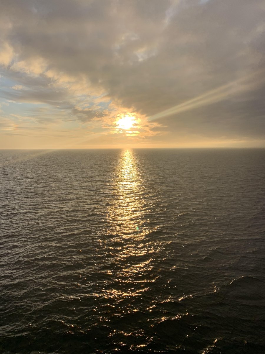ccg_acad's tweet photo. It doesn’t get any more peaceful than this #GoldenHour #SeaPhase https://t.co/PT7he0iUwC