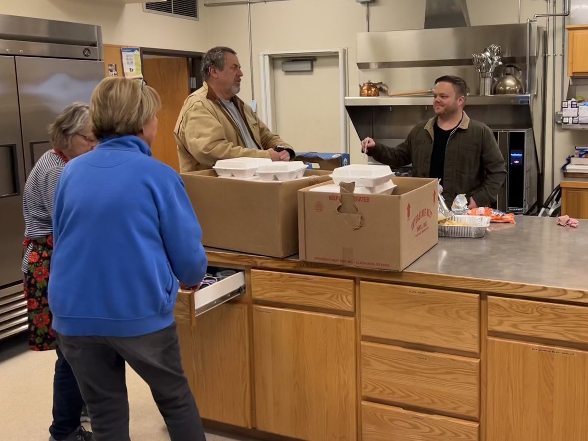 I loved spending time preparing meals with these volunteers who give their time weekly and speaking with the people they serve on the challenges they’re facing. We must address the issues of food and housing insecurity immediately as it effects far too many Oregonians. #OR06
