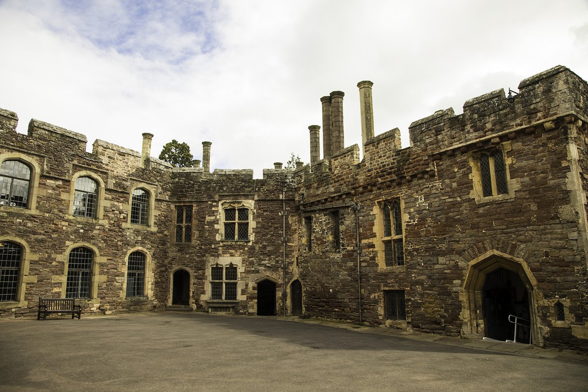 CheltenhamMedia's tweet photo. Here is another shot of the inner courtyard at @berkeleycastle 

Visit this place if you get the chance you will love the history of the place.

#photography #berkeleycastle #englishcastle #berkeley #gloucestershire #cheltenhamphotographer #onlocation #historicbuildings https://t.co/NJxy8ZqNCY