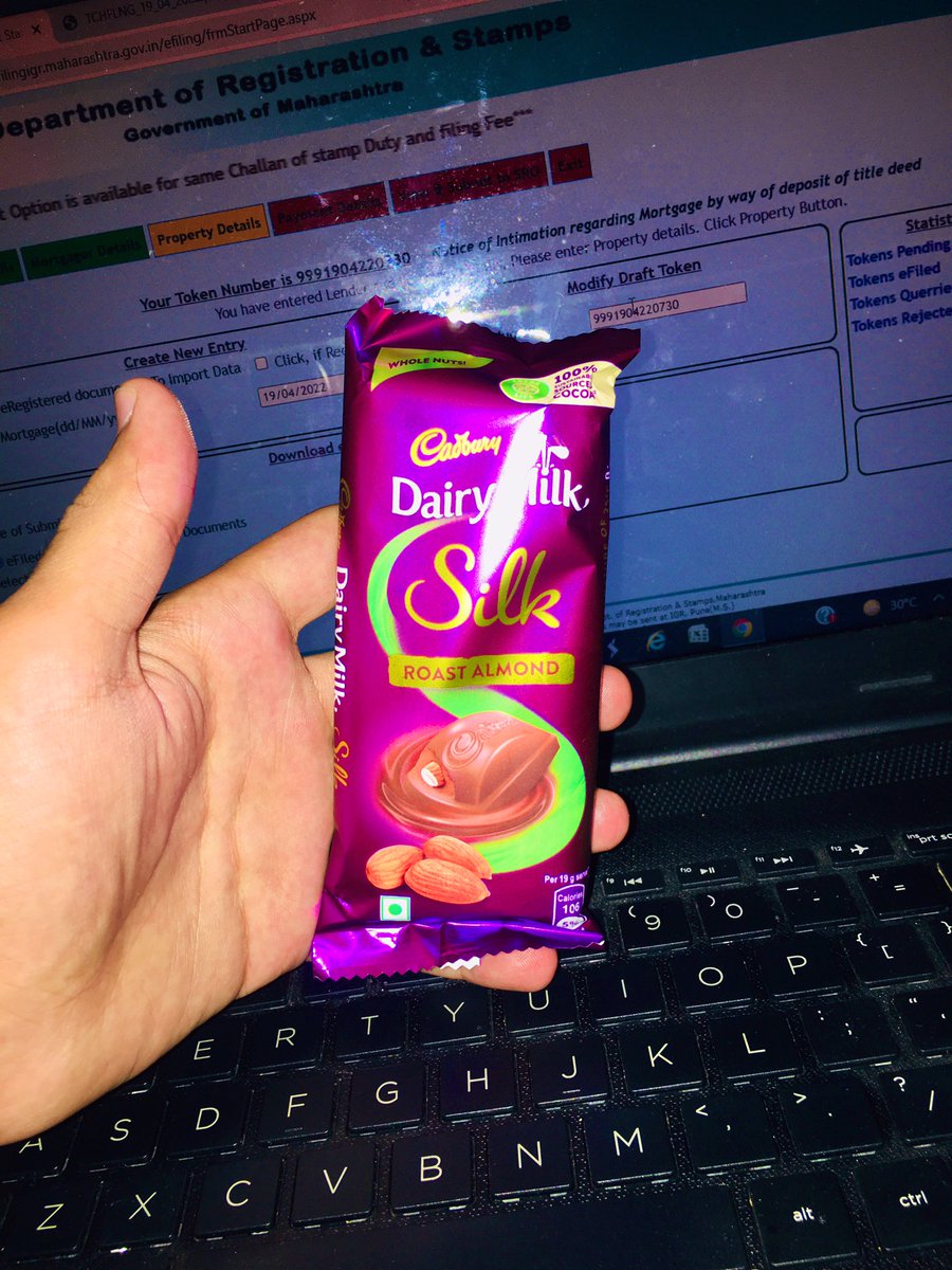 CMadhrani's tweet photo. Let’s eat chocolate ❤️🍫

#MoodBooster
#workhardplayhard 
#RoastedAlmond 
#workflash https://t.co/ohHdhAjr9C