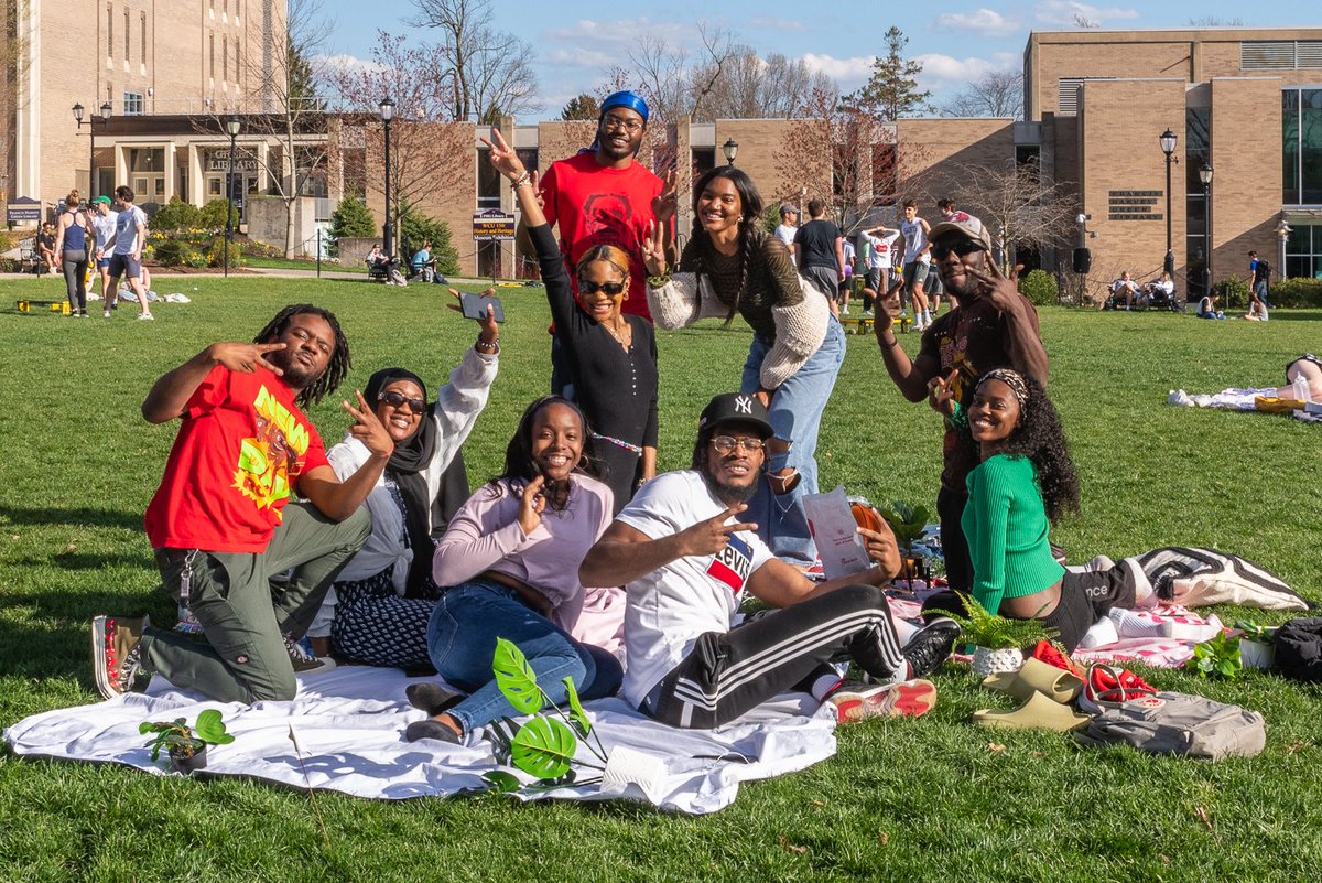WCUofPA's tweet photo. Reminiscing about that warm weather last week😎☀️🥶
#Quadding #WestChesterUniversity https://t.co/aBPMmGmuon