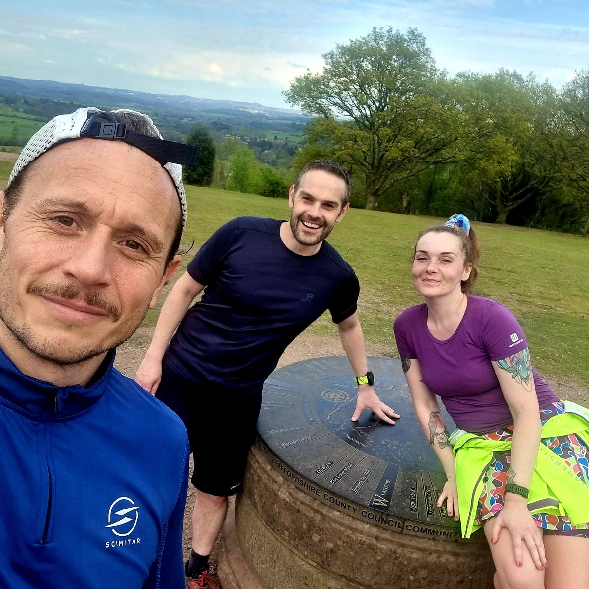 vamosultralopez's tweet photo. Steady run around the edge tonight with a couple amigos....another 350m of gain towards the week total 😀

@amysnaily 

#ukrunchat #runchat #hillrepeats @kinveredge @NTKinver  #kinver #trailrunning #trailrunner #tuesdaytrails #hoka #speedgoats https://t.co/uMbk5dWhMz