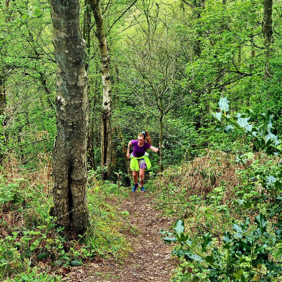 vamosultralopez's tweet photo. Steady run around the edge tonight with a couple amigos....another 350m of gain towards the week total 😀

@amysnaily 

#ukrunchat #runchat #hillrepeats @kinveredge @NTKinver  #kinver #trailrunning #trailrunner #tuesdaytrails #hoka #speedgoats https://t.co/uMbk5dWhMz