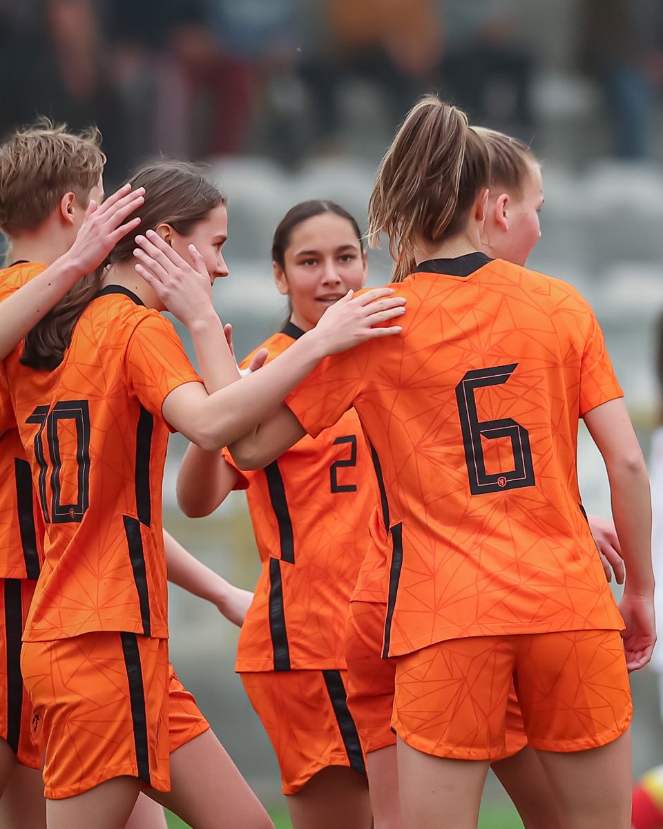 The #U17WEURO squad is final. Next month starts the tournament in Bosnia Herzegovina 🇧🇦 

Best of luck <a href="/HannaHuizenga/">Hanna Huizenga</a> and <a href="/SterreKroezen/">SterreKroezen</a> at the upcoming U17 WEURO’S 💫

(📸: Soccrates Images)