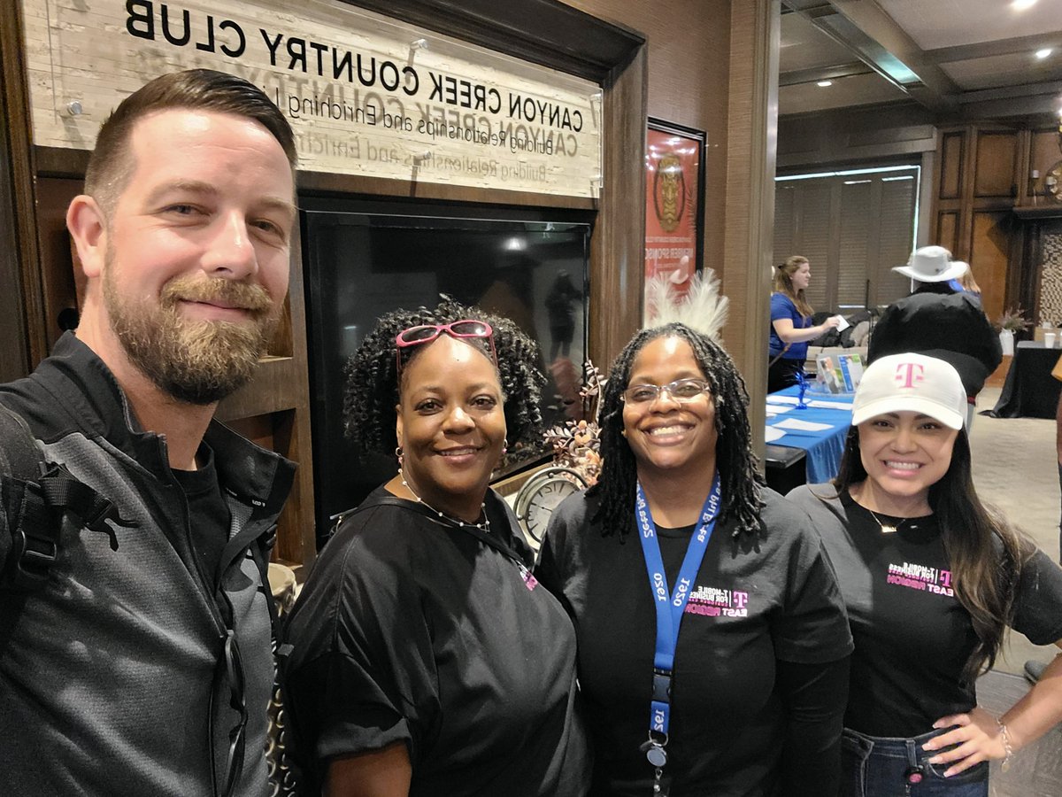 BlueLove_1920's tweet photo. Volunteering with the Boys and Girls Club of Richardson #DallasCECAllStars #TMobileCares #ILoveMyJob #MyJobIsBetterThanYours #TMobileRocks #CantStopWontStop https://t.co/y6Z6CCVkrR
