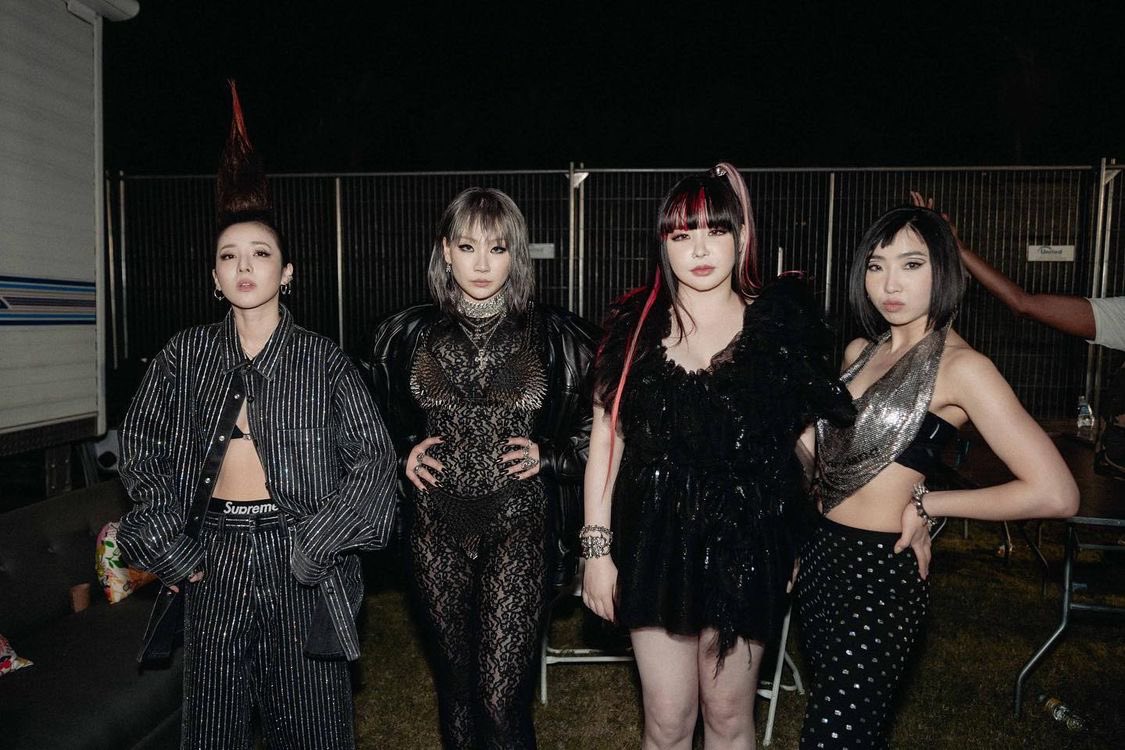 memealuvzCLx's tweet photo. the QUEENS of kpop 2NE1 #Coachella https://t.co/qOq9l9BWDy